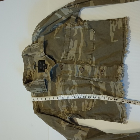 Sanctuary Green Camo Print Cropped Jacket A12 - Picture 2 of 6